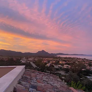https://luxury-apartment-with-view.in-sardinia.net